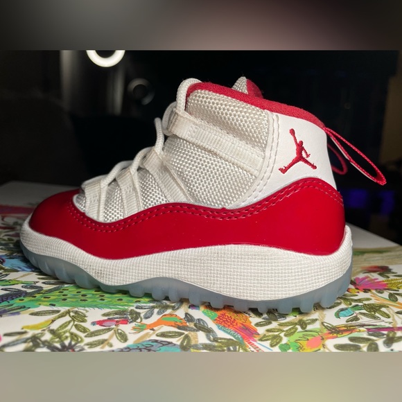 Toddler Jordan 11 - Picture 10 of 16